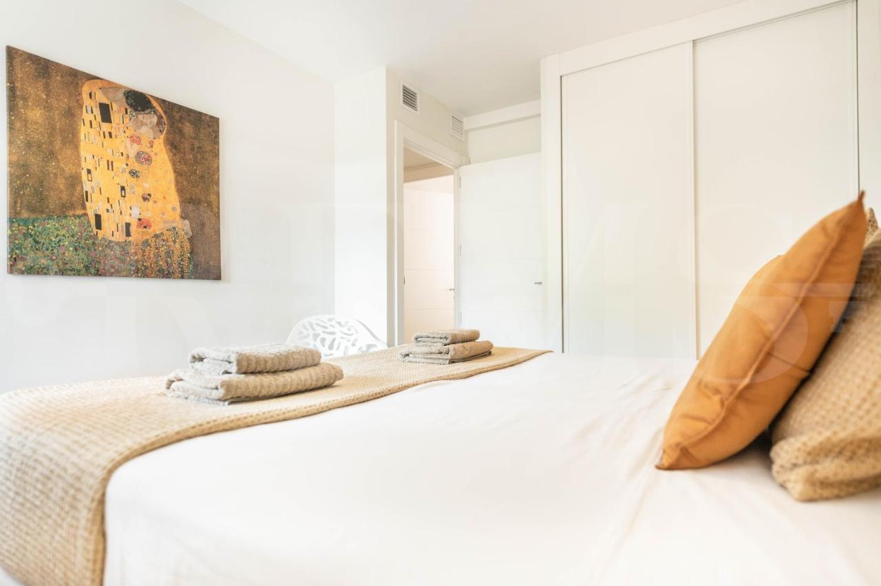 Spacious Apartment Next To Plaza De La Merced By Rems Malaga Bagian luar foto